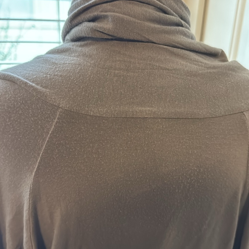 ARITZIA Community Wrapped Bamboo Top - Picture 6 of 11